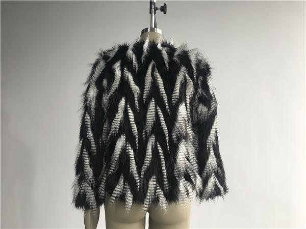 Black / White Short Ladies Faux Fur Coats Round Neckline With 3/4 Sleeve TWS014553
