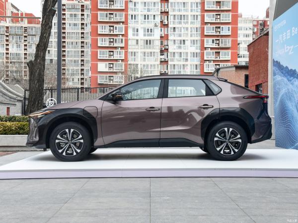 TOYOTA BZ4X SUV Electric Cars Medium High Speed 160km/H FWD Vehicle 18 Inches