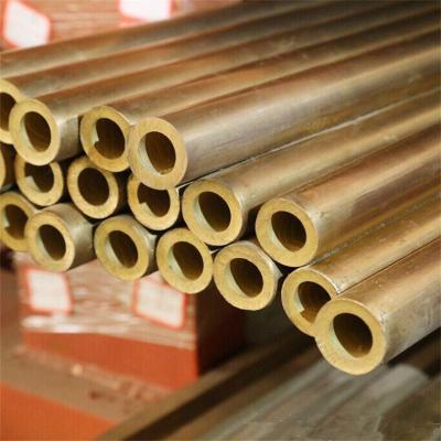 Um comprimento de superfície amarelo de condução por meio de canos de bronze de 6 medidores da espessura do tubo 10mm OD 2mm da categoria H65