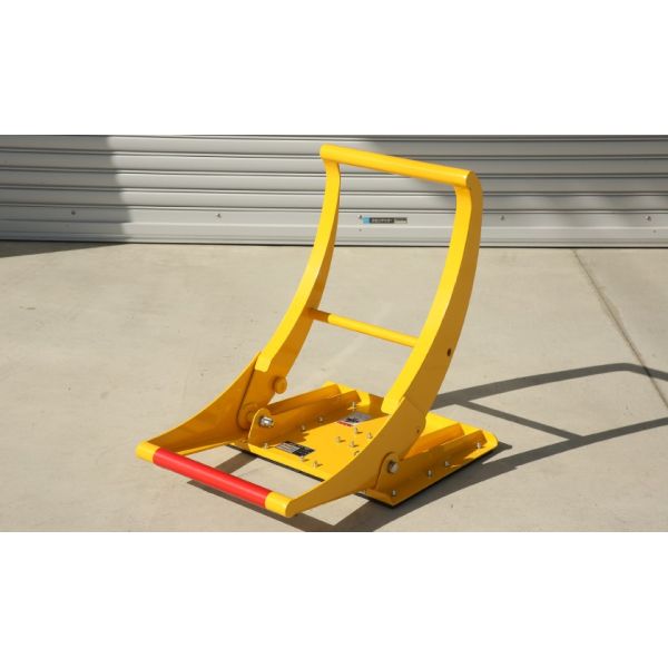 El sistema modular HiTOMARUKUN de barrera vial temporal con recubrimiento en polvo ofrece control de tráfico y mayor seguridad en zonas de trabajo.