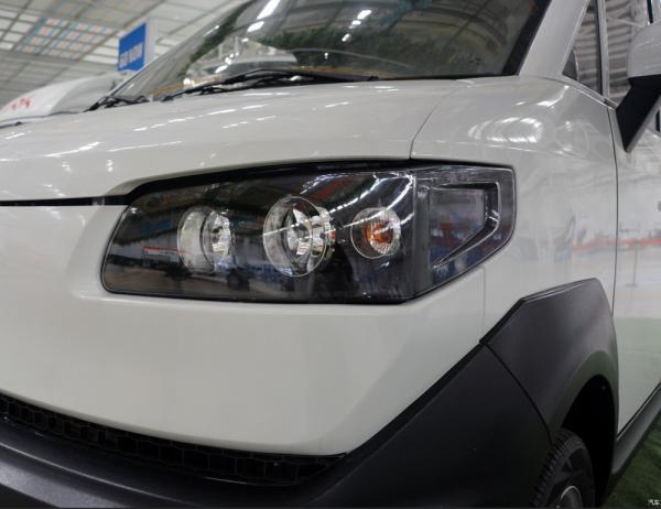 Longa distância elétrica 305km de Van Vehicle 5m da carga do transporte da caixa quatro portas