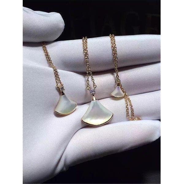 Luxury jewel, medium, small. Necklace 18k gold white gold yellow gold rose gold Mosaic pearl female and diamond necklace
