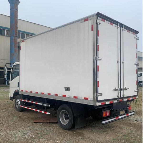 light duty reliable cheap HOWO 4x2 116 hp 6 ton refrigerator van truck