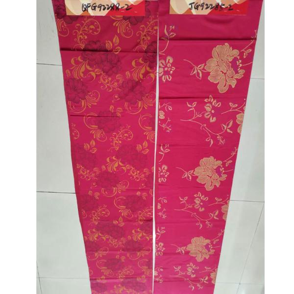 La chaîne de tissu de matelas de polyester imprimée par colorant a tricoté le textile à la maison