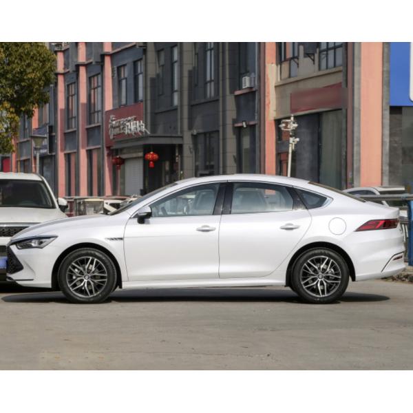 BYD Qin плюс автомобиль 2023 мест двери 5 версии DM-I 120km модельный 1.5L L4 4 чемпиона