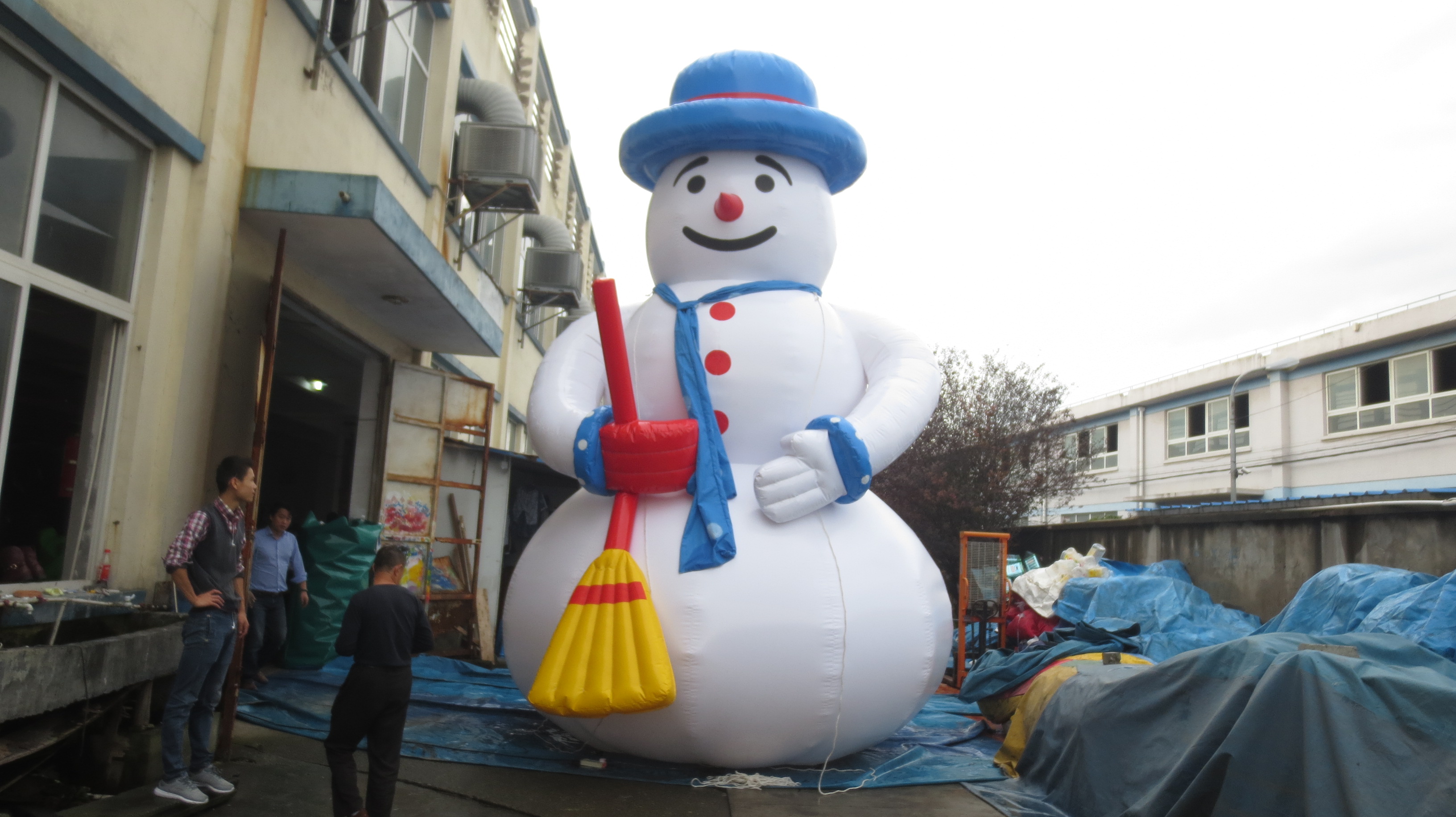 High Quality Christmas  Advertising Inflatable Cartoon /Outdoor Christmas Inflatable Snowman for Holiday Decorations