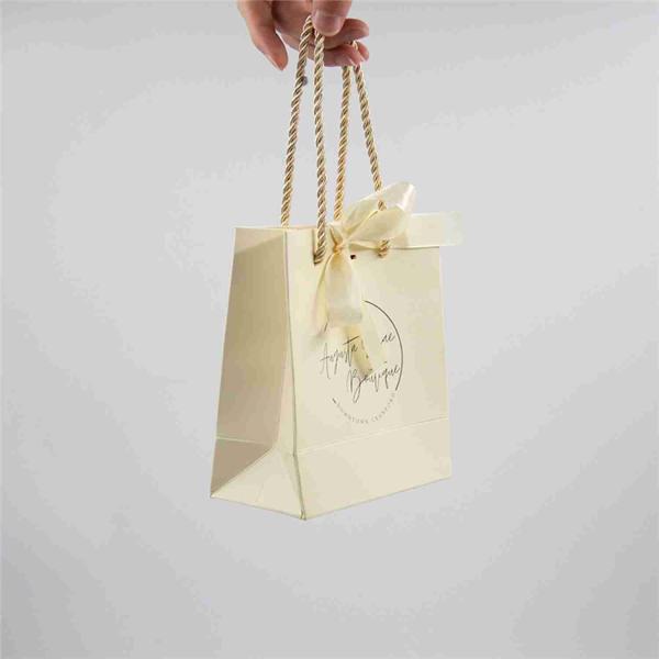 ISO Recyclable White Cardboard Gift Bags Small Jewelry Paper Bags With Your Own Logo