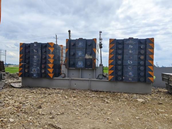 2020 Sany Used Crawler Crane, The ZCC9800W, Has A Main Boom Of 159 Meters And A 7meter Boom, A 270-Ton Mainframe Counterweight, And A 300-Ton Counterweight. It Has A Run Time Of 1,700 Hours And Is In