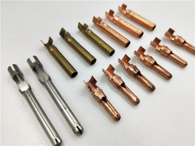 O bronze modelo geral do conector que frisa os pinos para o molde para o diodo emissor de luz ilumina-se