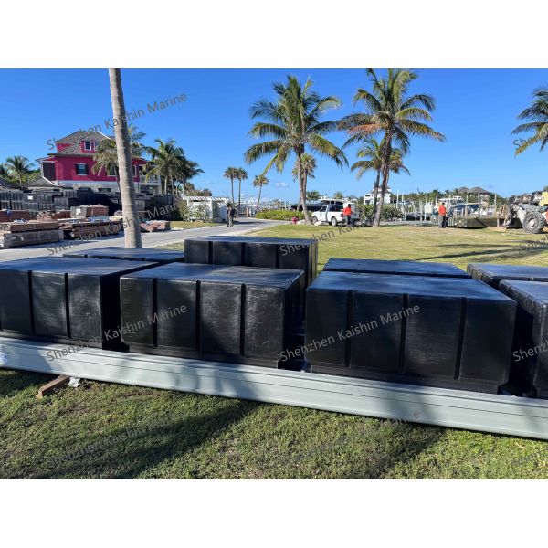 PE Marine Floating Dock Pontoon with 480kg Buoyancy UV Protected and Corrosion Resistant