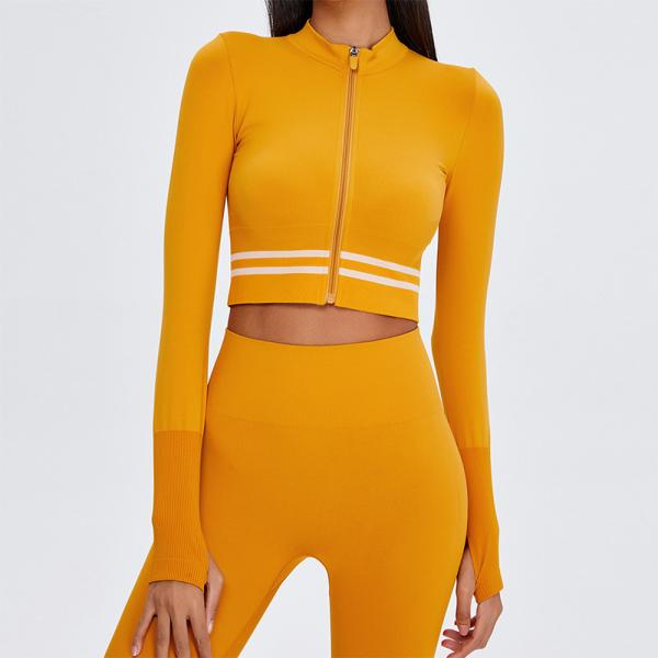 Conjunto de roupas esportivas femininas com logotipo personalizado de fábrica e ajuste fino e respirável
