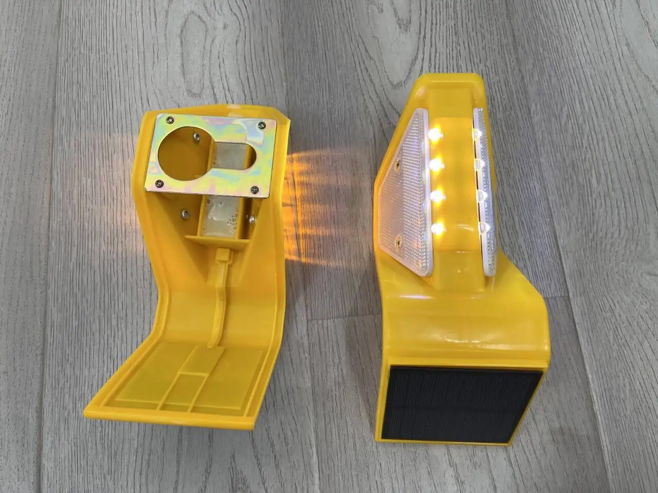 20year Beijing 8-LED Solar Traffic Guardrail Delineator Post Trapezoid 95*95*260mm Highway Reflective IP65 Solar Roadway