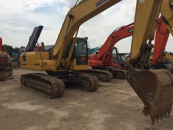 Máquina escavadora hidráulica usada KOMATSU PC200-7 da esteira rolante 3200 horas sob boas condições