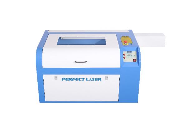 Máquina de gravação a laser CO2 para usinagem de madeira 40 W / 60 W CO2 6040 3D Crystal