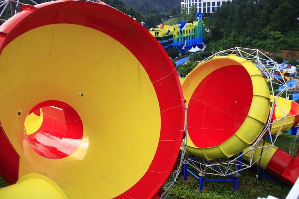 Corrediça de água emocionante da fibra de vidro do equipamento do parque do Aqua para parques do Aqua