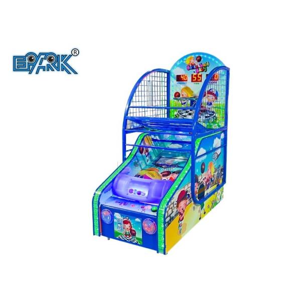 Дети машины баскетбола детей паркуют игру спорта занятности эксплуатируемую моне