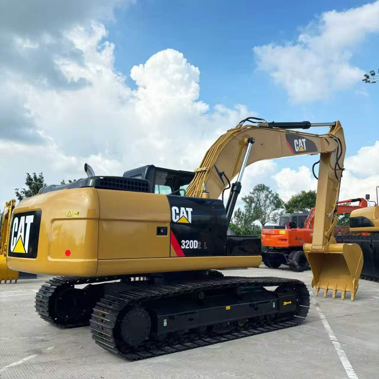 High-Quality Original CAT 320D2 20 Ton Crawler Excavator Used Excavator for Sale in Stock with Best Price