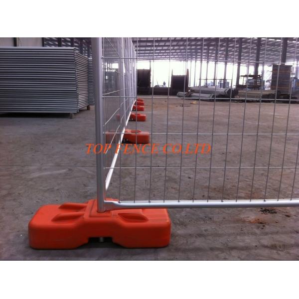 Temp Fence Panesl With HDPE blow mold base filled water panel size 2.1m*2.4m Corrosion Resistant HDG zinc coated