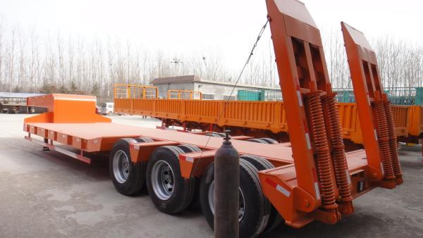 Transporte do reboque da cama do CCC equipamento pesado do tri Axle Truck Semi Trailers 60t baixo