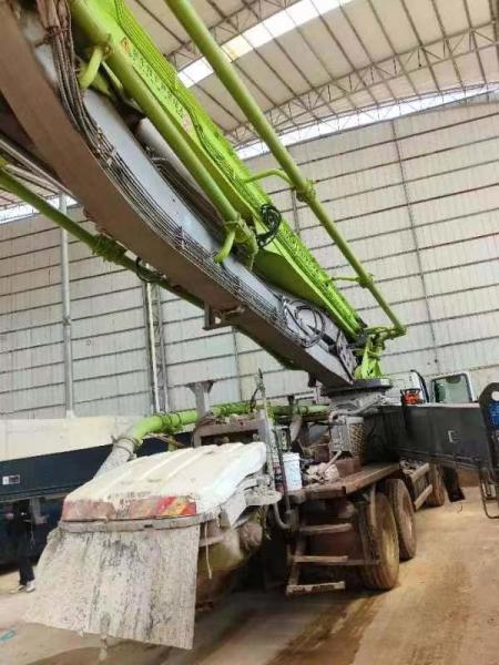 Inventaire de l'entreprise Rouge 49 mètres Mercedes châssis camion de pompage de béton avec 3458 heures de pompage