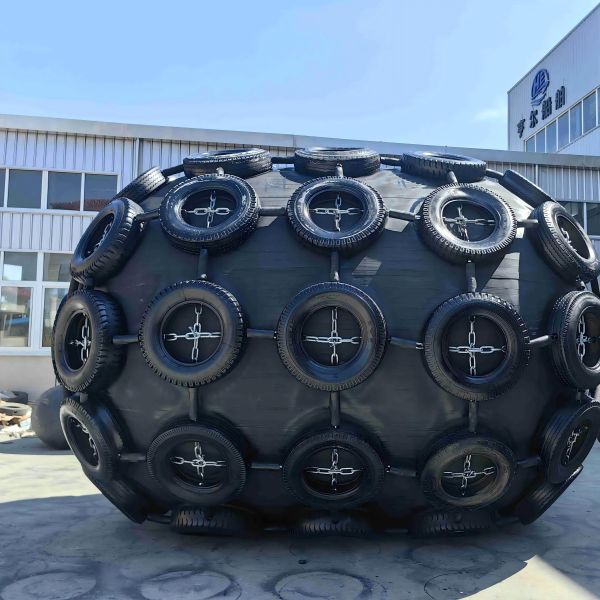 ISO17357 Standard Pneumatic Rubber Fender Available in 500 mm to 4500 mm with 50kpa and 80kpa Pressure Options for Marine Protection