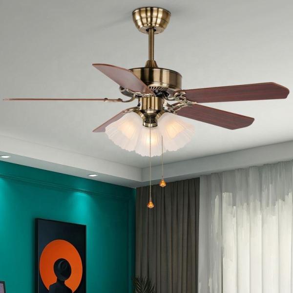 Fabricante Ac Dc Clásico estilo americano 42/52 pulgadas tira cadena de madera control remoto de cobre lámpara de antorcha ventilador de techo con luz