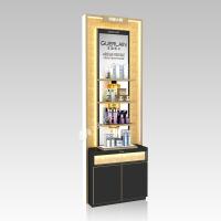 Mobiliario de exhibición negro y dorado para salón de belleza, elegante, moderno y minimalista, mueble lateral - Exhibición de doble cara para el pasillo central en el diseño interior de una tienda de cosméticos