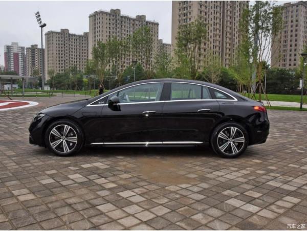Mercedes Benz EQE 350 SEDAN RWD voiture électrique de luxe 717km