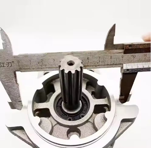 KPMC Triple Hydraulic Pump PC28UU-2 PC28UU For Komatsu 7054108100 Pilot Gear Pump