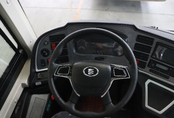 300 km de autonomia Autobus Elétrico Bateria de iões de lítio Suspensão aerodinâmica Frenagem regenerativa