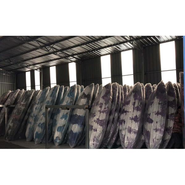 Hobie Auge сидит на одном месте верхнего каноэ верхнем расклассифицированном с держателем рыболовной удочки