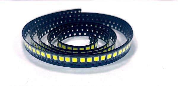 Diodo emissor de luz Chip Strip Supermall Hotel Lighting do PCT SMD da eficiência elevada 1w 3V 2835 65-70LM 6500K