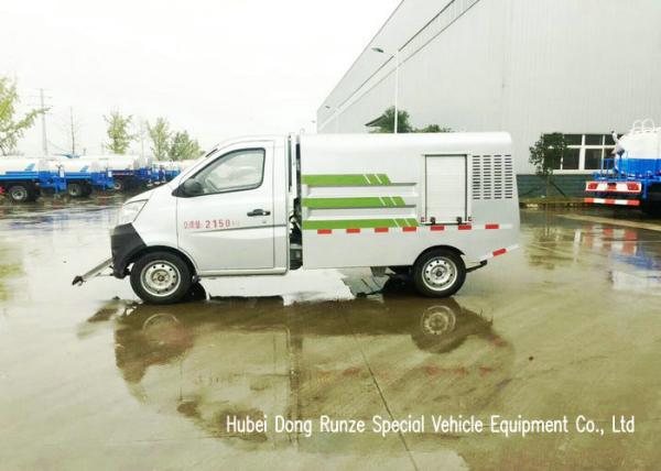 Mini High Pressure Washing Truck For Road Washing and Jetting Sewer 1000 Liters