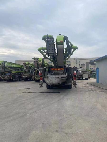 Hauteur d'alimentation 1400mm 2019 année de la pompe 56m voiture de pompe à béton pour l'inventaire sur le site de l'entreprise