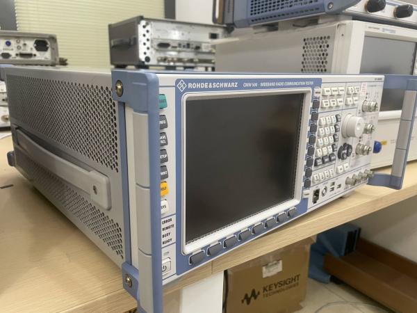 Rohde & Schwarz RF Communications Test Set CMW500 K50 3.3 GHz 8 Port Wireless Device Production Tester