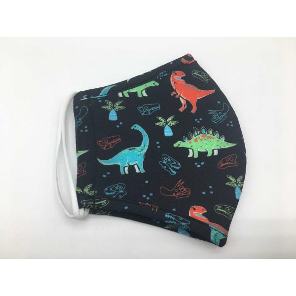 Дети применяют обложку к дружелюбной анти- маске хлопка мультфильма вируса