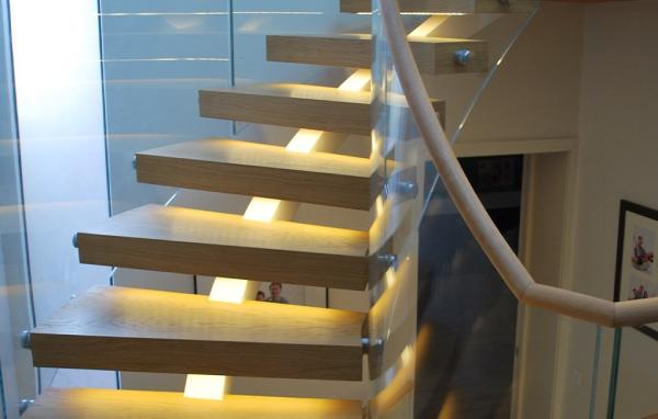 Stainless Steel Curved Glass Staircase Modern House Decoration With Wall Mounted Handrails