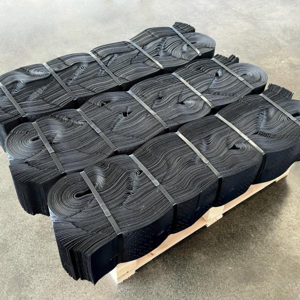 Black HDPE Geocell 200mm Height 445mm Welding Space For Retaining Walls River Walls Gabion Replacement Vegetated Wall