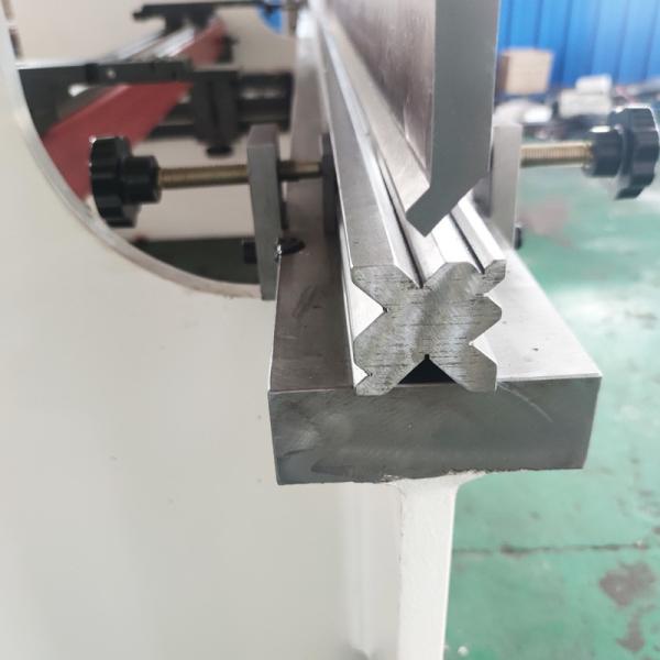 Máquina automática E21 40T 2500M M del freno de la prensa hidráulica para el acero inoxidable