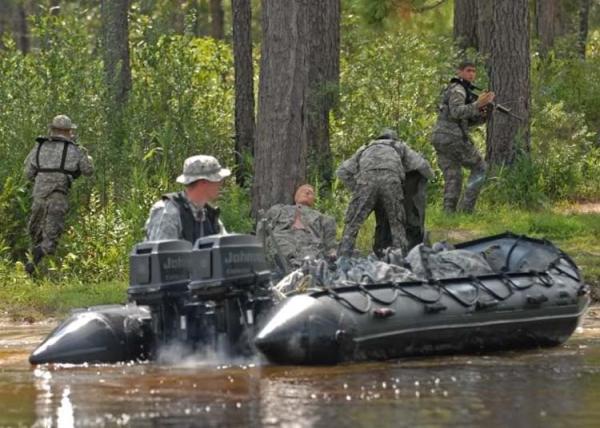 8 Person Black Long Military Inflatable Boat ,  Inflatable Speed Boat For Rescue