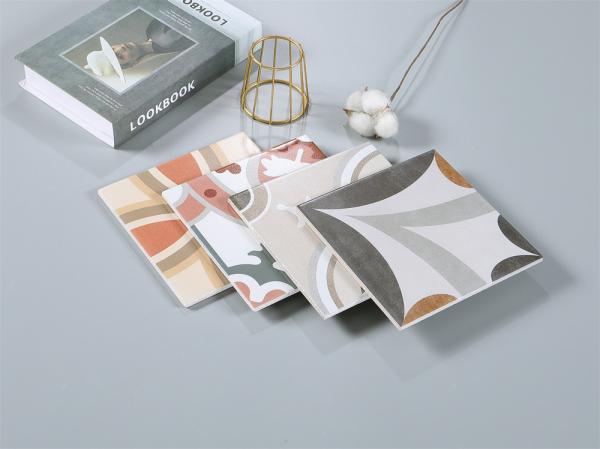 4 styles Eco-friendly 200x200mm Parement intérieur et plancher Carreaux céramiques rustiques pour restaurant et salon
