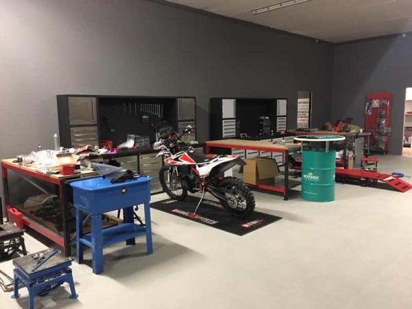 ESD Interlocking PVC Garage Flooring 10 Ohm ESD Flooring Tiles