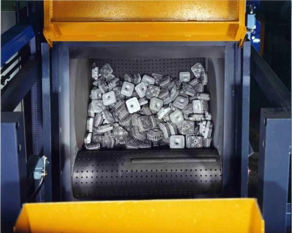 Rubber Mesh Q32 Series Tumble Shot Blasting Machine Low Energy