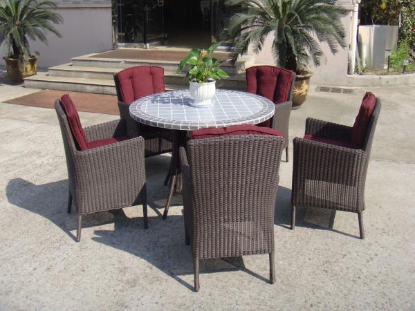 Plastic Rattan Garden Dining Sets , Strong Brown Dining Table Set