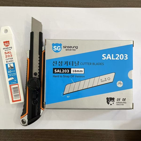 18mm Cutting Knives Silver Blades for Versatile and Multi-Purpose Cutting