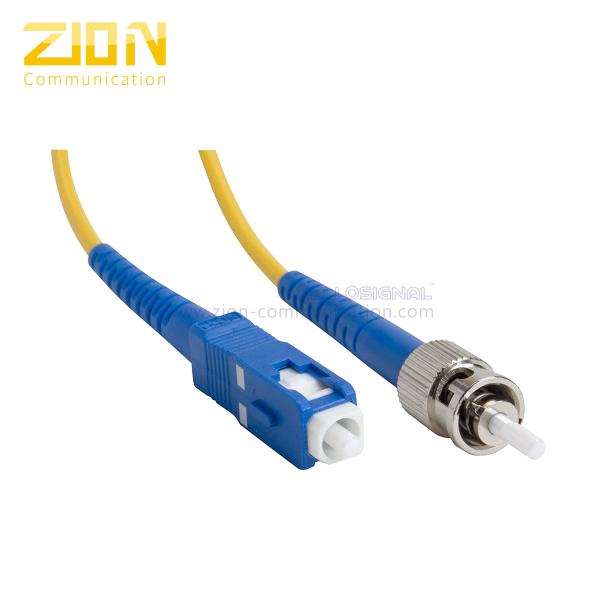 ST ao cabo de remendo Singlemode simples da fibra ótica do SC 9/125 μm no revestimento de PVC Amarelo