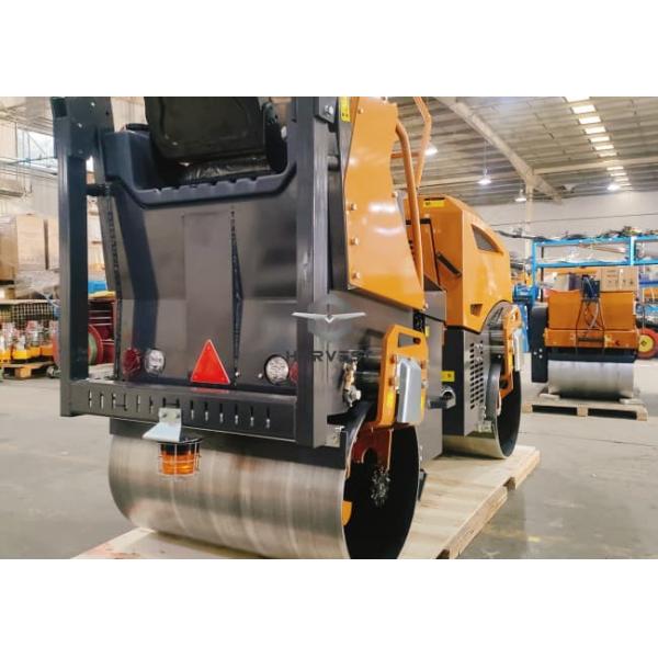 2 тонны двойной барабанный дорожный ролик с двигателем Yammer 18.6kw для продажи в Африке