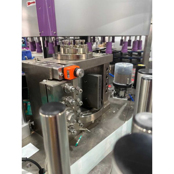 Fully Automatic Self-Adhesive Labeling Machine with Beckhoff PLC and 18 Labeling Stations in SUS304 Stainless Steel