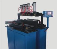 Machine de rabattement en plastique de réservoir d'eau de radiateur en aluminium pour l'industrie automobile