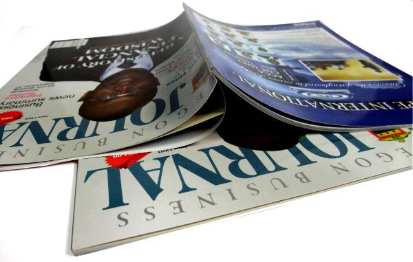 Collez et les magazines de papier enduites UV obligatoires de couture du commerce d'impression d'art/fantaisie de C2S
